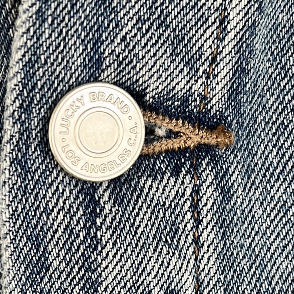 Lucky Brand women’s Tomboy Trucker Denim Jacket. Size Medium - Picture 11 of 14